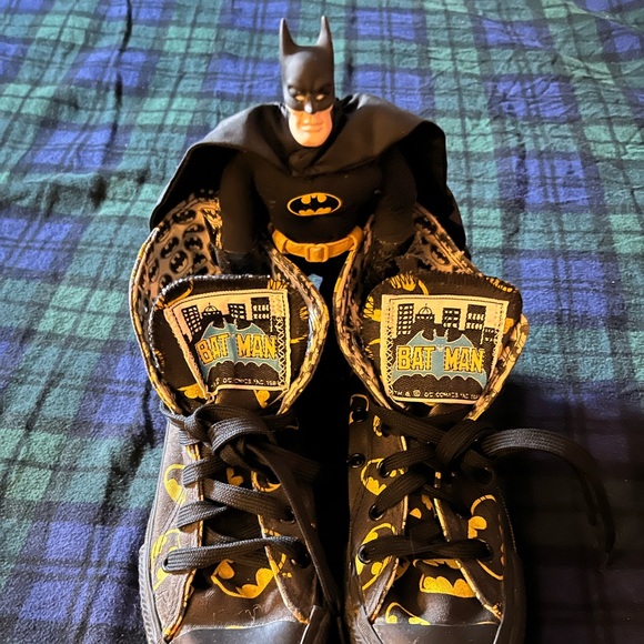 Collectors Batman ‘89 Converse + Toy - Picture 1 of 13